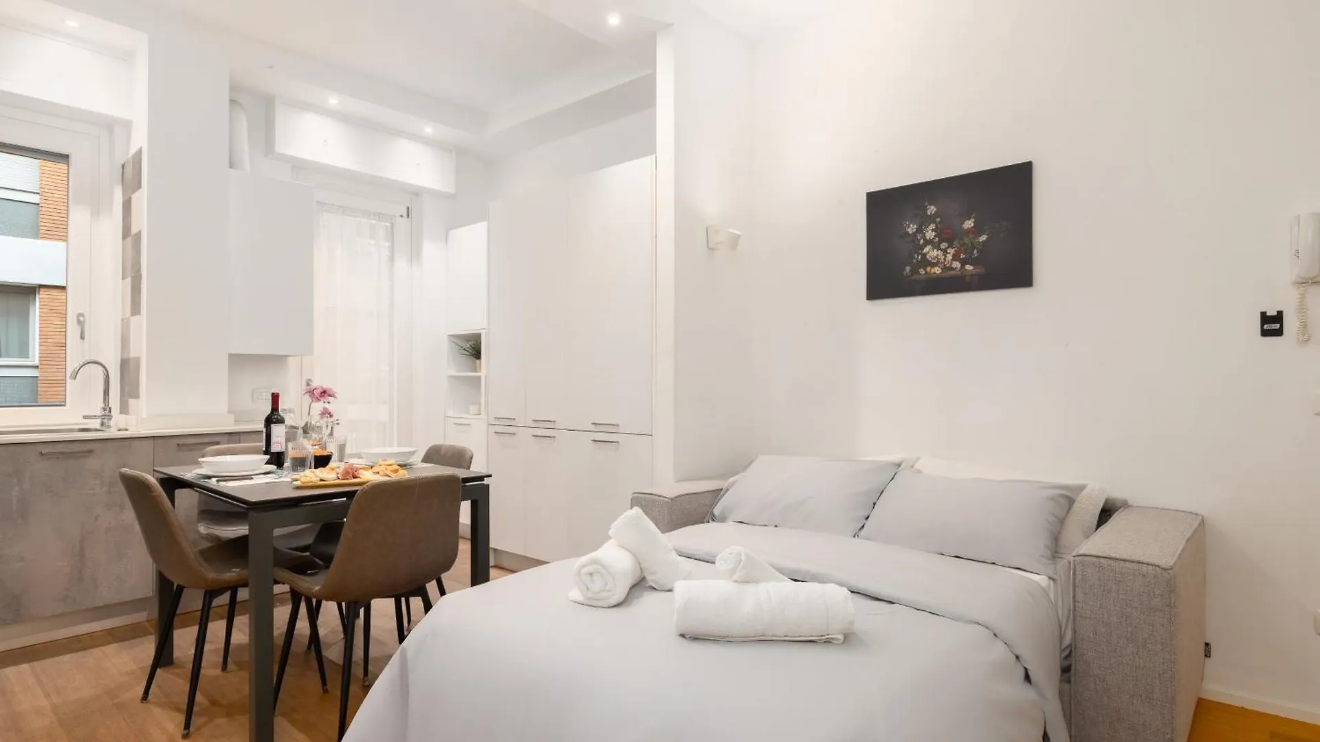 Luxury Melzo 8 - Porta Venezia Apartment Milan 0*,  Italy