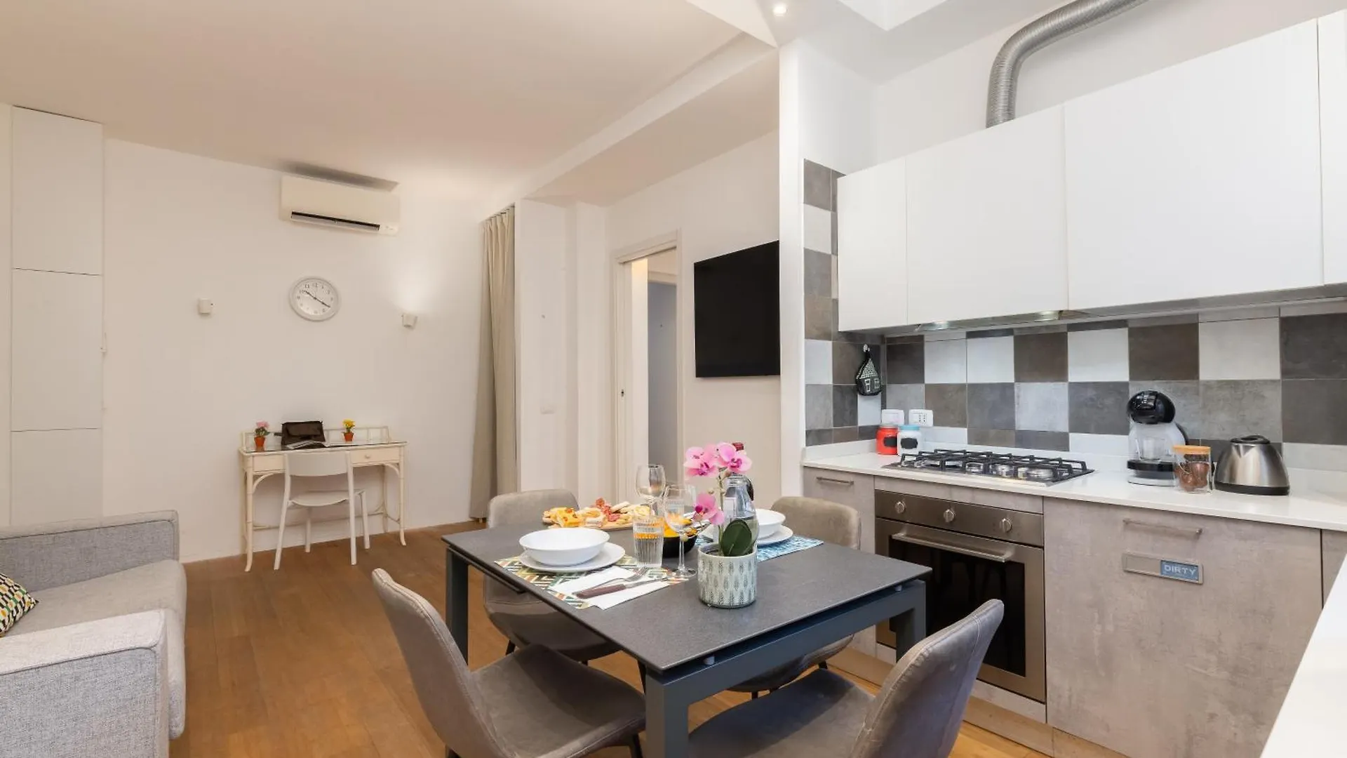 Luxury Melzo 8 - Porta Venezia Apartment Milan